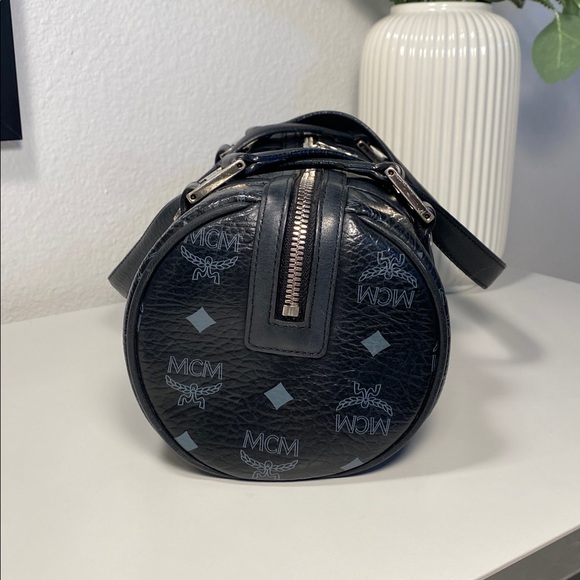 MCM München Visetos Essential Barrel Bag In Black - Picture 8 of 16